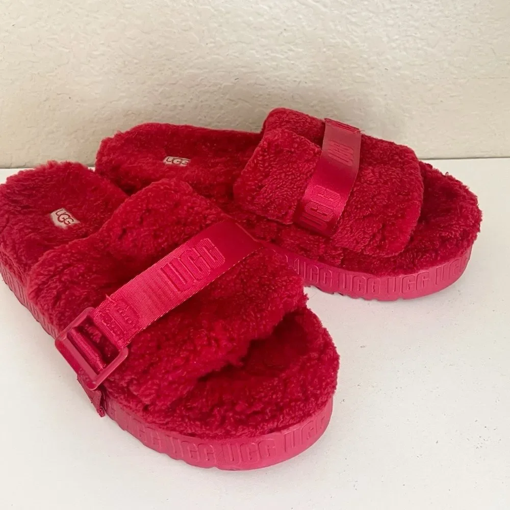 UGG Fluffita Slide sandals in the 'Ribbon Red' colorway. 10
